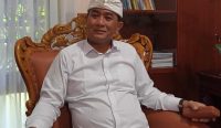 Ketua Badan Pengawas Pemilu (Bawaslu) Bali I Putu Agus Tirta Suguna saat ditemui di Kantor Bawaslu Bali, Rabu (16/08/2023). Foto: Agus/diksimerdeka.com