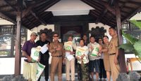Penyaluran bantuan beras Bulog Kepada warga penerima manfaat Program Keluarga Harapan (PKH), bertempat di Kelurahan Sanur, Senin (25/09/2023). Foto: dok/Hms Pemkot Denpasar
