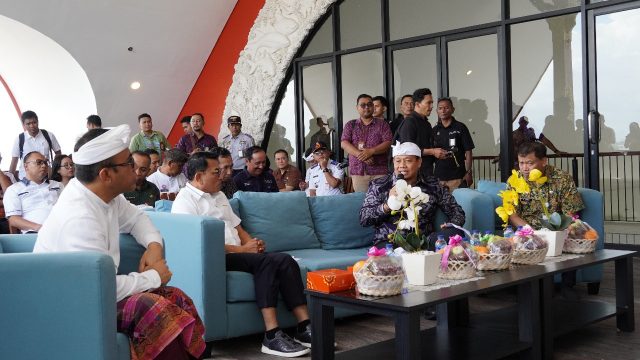 Pj Gubernur Bali mendampingi kunjungan kerja Kepala Staf Kepresidenan Jenderal TNI (Purn) Moeldoko ke Pelabuhan Sanur, Jumat, (22/09/2023).