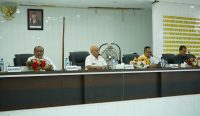Asisten Perekonomian dan Pembangunan Ir. Oktoni Eryanto, MMA membuka sosialiasi sertifikasi produk halal di Aula Melati Kantor Bupati Asahan, Rabu (06/09/2023). Foto: Putri/diksimerdeka.com