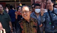 Mantan Gubernur Bali Wayan Koster saat menghadiri acara serah terima jabatan ke Penjabat Gubernur Bali, bertempat di Art Center, Jumat (08/09/2023). Foto: dok/Agus Pebriana