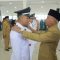 Bupati Asahan H. Surya, BSc didampingi Sekretaris Daerah Kabupaten Asahan dan Para Asisten melantik dr. Hari Sapna, MKM Sekretaris Dinas Kesehatan Kabupaten Asahan menjadi Kepala Dinas Kesehatan Kabupaten Asahan di Pendopo Rumah Dinas Bupati Asahan