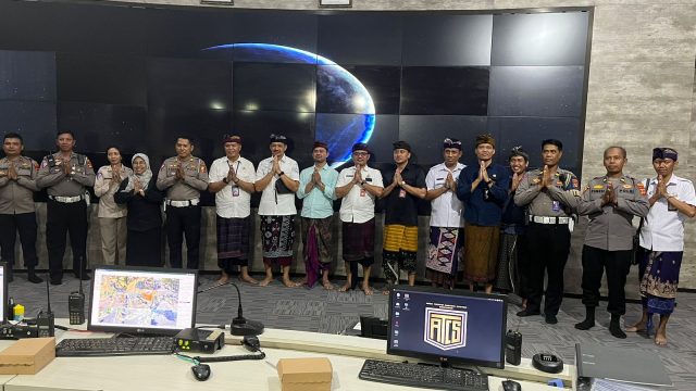 Pemerintah Kota Denpasar melaksanakan kegiatan koordinasi dan percepatan integrasi CCTV antara Dishub dan Smartcity Polri di Gedung ATCS Denpasar, Kamis (5/10/2023). Foto: Agus Pebriana