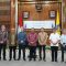 Penjabat Gubernur Bali Sang Made Mahendra Jaya saat membuka Joint Kick-Off Meeting Sarbagita Electric Bus Rapid Transit (eBRT) dan Electric Vehicle Charging Point (EVCP), bertempat di Ruang Rapat Wiswa Sabha Kantor Gubernur Bali, Rabu (18/10/2023). Foto: dok/Pemprov Bali