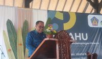 Sekretaris Diskopukm Bali Ketut Meniarta saat membuka kegiatan Literasi dan Pendampingan Hukum untuk Para Pelaku Usaha (SIBAHU), bertempat di Inna Bali Haritage Hotel dari 10-11 Oktober 2023. Foto : dok/Agus Pebriana.
