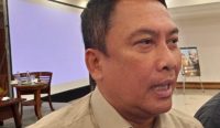 Wakil Ketua Dewan Pers, Agung Dharmajaya saat acara sosialisasi Indeks Kemerdekaan Pers (IKP) Hotel Mercure Sanur, Denpasar, Selasa (17/10/23). Sumber: Dewa Fathur/diksimerdeka.com