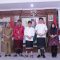 Wakil Wali Kota Denpasar bersama perbekel Desa Tegal Harum menyambut tim penilai yang dipimpin Wakil Ketua Komisi Informasi Pusat Republik Indonesia, Arya Sandhiyudha Senin (30/102/2023). Foto: dok/Pemkot Denpasar.