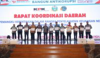Bupati Asahan H. Surya Bsc mendapatkan penghargaan dari Komisi Pemberantasan Korupsi Republik Indonesia (KPK RI)