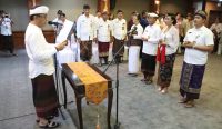 Wali Kota Jaya Negara melantik dua Pejabat Eselon II Hasil Lelang terbuka, Rabu (25/10/2023). Foto: dok/Pemkot Denpasar.