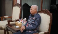 Bupati Asahan H. Surya BSc saat menerima audiensi Persatuan Tinju Amatir (Pertina) Kabupaten Asahan di Ruang Kerja Kantor Bupati Asahan, Jum'at (24/11/2023).