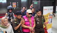 Kejaksaan Tinggi (Kejati) Sulawesi Selatan (Sulsel) telah menetapkan satu tersangka inisial AP dalam perkara tindak pidana korupsi PT. Surveyor Indonesia Cabang Makassar tahun 2019-2020, Senin (13/11/2023). Foto: dok/Kejati Sulsel