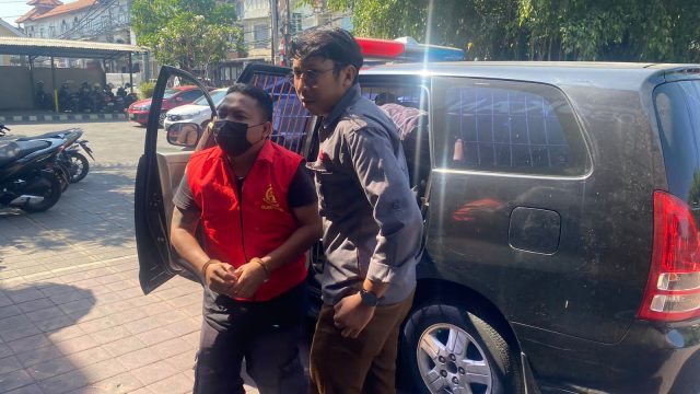 Kejari Badung menetapkan PS selaku ASN pada Dinas PMD Kabupaten Badung sebagai Tersangka dalam perkara Tindak Pidana Korupsi Gratifikasi atau Pungli, Kamis (02/11/2023). Foto: dok/Kejari Badung