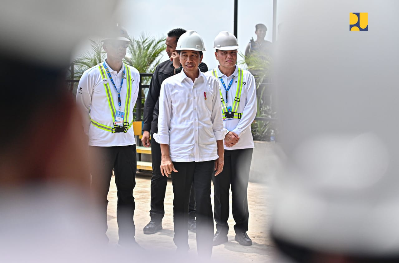 Presiden Joko Widodo menerima kunjungan ratusan pimpinan perusahaan yang tergabung dalam Kompas 100 CEO Forum di Ibu Kota Negara (IKN) Nusantara, Kamis (2/11/2023). Foto: dok/Kementrian PUPR