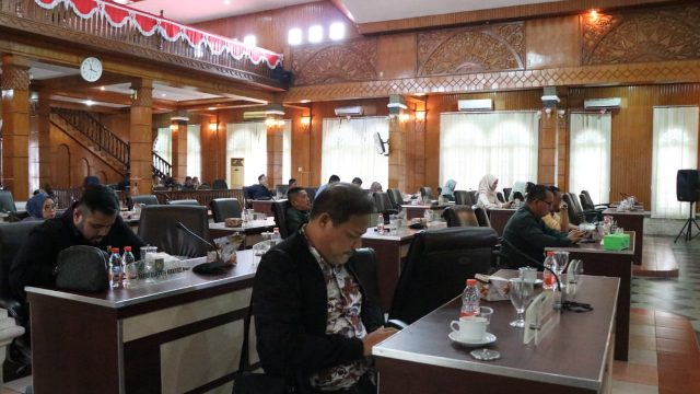 Rapat Paripurna DPRD Kabupaten Asahan masa persidangan I Tahun Anggaran 2023 resmi dibuka, Jumat (24/11/2023). Foto: Putri Fatmawati/diksimerdeka.com