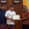 Penjabat Gubernur Bali Sang Made Mahendra menerima penghargaan tertinggi koordinasi dan supervisi pemberantasan tindak pidana Korupsi bidang Pencegahan dengan capaian MCP sebesar 96 poin. Foto: dok/Pemprov Bali