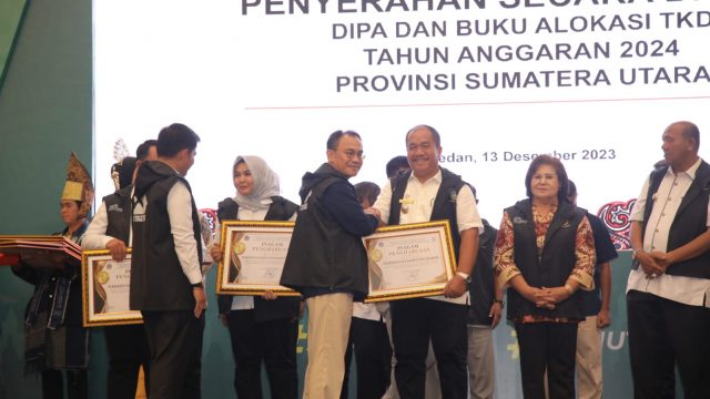 Pemkab Asahan berhasil meraih peringkat pertama Pemerintah Daerah dengan Kinerja Penyaluran Dana Desa Terbaik sampai dengan 30 November 2023