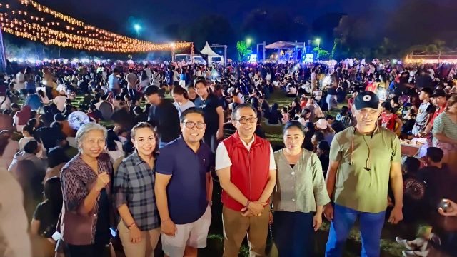Wali Kota Denpasar I Gusti Jaya Negara bersama Wakil Wali Kota Denpasar I Kedek Agus Arya Wibawa saat menghadiri penutupan Denfest 16, Senin (25/12/2023). Foto: dok/Pemkot Denpasar.