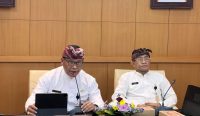 Sekda Denpasar IB Alit Wiradana memimpin forum konsultasi publik untuk saring aspirasi dalam rancangan awal RPJPD 2025-2045, Selasa (19/12/2023). Foto: dok/Hms