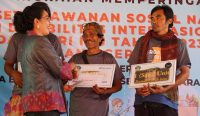 Pemberian apresiasi oleh Pemerintah Provinsi Bali dalam Hari Kesetiakawanan Sosial Nasional (HKSN) dan Hari Disabilitas Internasional 2023, Selasa (19/12/2023). Foto:Agus/diksimerdeka.com