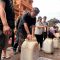 Wali Kota Denpasar, IGN Jaya Negara melakukan Penyerahan secara simbolis Eco Enzyme kepada petugas yang melalukan penyemprotan, jumat (5/1/2023). Foto: dok/Pemkot Denpasar