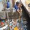 Tim dari Dinas PUPR Denpasar melakukan pembersihan sampah di beberapa kawasan Sungai di Kota Denpasar, Rabu (3/01/2024). Foto: dok/Pemkot Denpasar