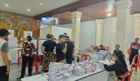 Suasana simulasi Pemilu 2024 di Lingkungan Banjar Dakdakan, Peguyangan, Denpasar, Minggu (28/01/2024). Foto: dok/Agus Pebriana