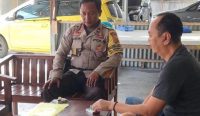Salah satu personil Polresta Palu mengingatkan pemilih rental di Wilayah Kota Palu untuk mewaspadai modus pencurian kendaraan. Foto: dok/Polresta Palu.