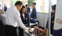 Pelaksanaan Expo dan Investment Summit Program Wirausaha Merdeka (WMK) Angkatan 2 Tahun 2023 bertempat di Ruang Terbuka Hijau (RTH) Kampus Sudirman Denpasar. Foto: dok/unud.ac.id