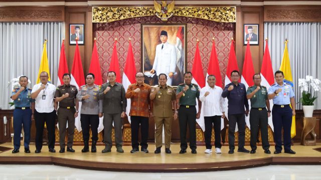 Rapat Koordinasi antara Pj Gubernur Bali dengan Jajaran Forkopimda, di Ruang Rapat Gedung Gajah, Jayasabha, Denpasar, Senin (5/2/2024). Foto: dok/Pemprov Bali