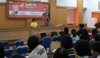 Pelaksaan Bincang Buku dan Penulisan Fiksi, bertempat di Ruang Priyono, Fakultas Ilmu Budaya Universitas Udayana, Senin (12/02/2024). Foto: dok/unud.ac.id