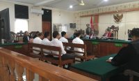 5 Terdakwa PT DOK dalam persidangan, bertempat di PN Denpasar, Kamis (28/03/2024). Foto: dok/Agus P