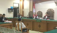Sidang perdana agenda pembacaan dakwaan oleh Jaksa Penuntut Umum (JPU) dalam kasus korupsi pungli atau gratifikasi ASN Badung , Jumat (22/03/2024). Foto: dok/Agus P