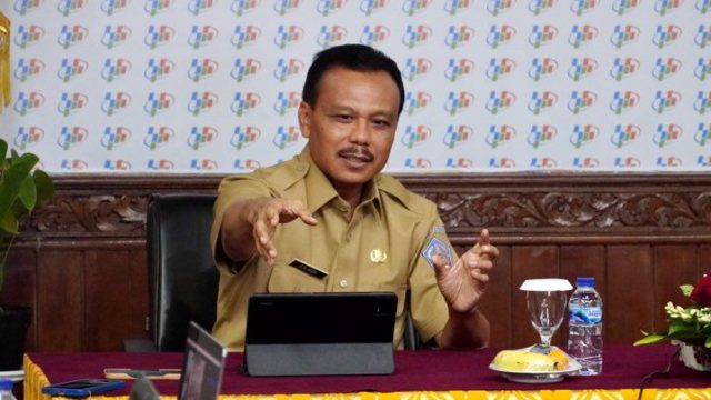 Sekretaris Daerah (Sekda) Dewa Made Indra menghadiri pembacaan Berita Resmi Statistik, bertempat di Kantor BPS Bali, Denpasar, Senin (1/4/2024). Foto: dok/Pemprov Bali