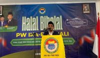 Ketua IKA PMII Provinsi Bali Ispandi saat menyampaikan sambutan dalam acara halal bihalal bertempat di Atanaya Hotel, Minggu (19/5/2024). Foto: dok/pribadi