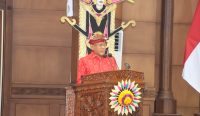 Anggota VI BPK RI Prof Pius Lustrilanang saat memberikan sambutan dalam acara penyerahan predikat WTP, bertempat di Kantor DPRD Bali, Rabu (22/5/2024). Foto: dok/Pemprov Bali