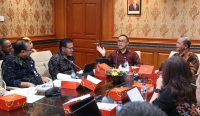 Wali Kota Denpasar, I Gusti Ngurah Jaya Negara dalam Kick-off meeting pelaksanaan revitalisasi SPAM melalui KPBU, bertempat di Kantor Wali Kota Denpasar, Selasa (07/05/2024). Foto: dok/Pemkot Denpasar.
