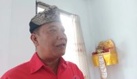 Foto: Ketua Dewan Pengurus Cabang (DPC) PDI Perjuangan Kabupaten Klungkung, Anak Agung Gde Anom saat wawancaea dengan wartawan seusai konsolidasi internal PDI Perjuangan Kabupaten Klungkung di Semarapura, Minggu (05/05/2024). (Sumber: Dewa Fathur/diksimerdeka.com).