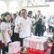 Wali Kota Jaya Negara saat meninjau Kick Off Posyandu Intervensi Serentak Pencagahan Stunting di Kota Denpasar pada Minggu (9/6/2024). Foto: dok/Pemkot Denpasar