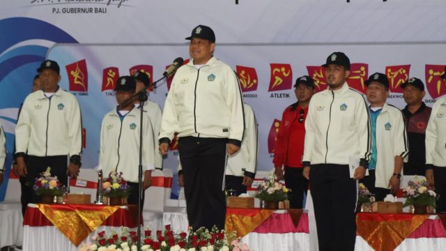Penjabat Gubernur Bali Sang Made Mahendra Jaya saat membuka Porjar Provinsi Bali Tahun 2024, bertempat di GOR Lila Bhuana, Denpasar, Senin (3/6/2024). Foto: dok/Agus P