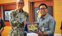 Wakil Wali Kota Denpasar Agus Arya Wibawa menerima kunjungan kerja Penjabat (Pj) Wali Kota Cirebon, H. Agus Mulyadi, bertempat di Kawasan Gedung Sewaka Dharma, Lumintang, Selasa (25/06/2024). Foto: dok/Pemkot Denpasar.
