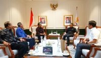 Jaya Negara beraudiensi dengan Menteri Pendayagunaan Aparatur Negara dan Reformasi Birokrasi, Abdullah Azwar Anas, di Kantor Kementerian PanRB, Jakarta Selatan, Selasa (23/7/2024). Foto: dok/Pemkot Denpasar.