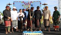 Penancapan tombak sebagai tanda pembukaan Sanur Fiesta, bertempat di Lapangan Made Pica Sanur, Sabtu (7/6/2024). Foto: dok/Pemkot Denpasar