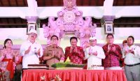 Arya Wibawa menghadiri peringatan Hut Ke-27 Perumda Tirta Sewakadarma di Wantilan IPA Blusung, Kecamatan Denpasar Utara, Senin (01/07/2024). Foto: dok/Pemkot Denpasar