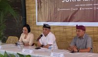 Ketua KPU Bali I Dewa Lidartawan bersama Anggota KPU Bali. Foto: dok/ Agus Pebriana