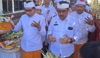 Pelaksanaan Puncak Karya Ngenteg Linggih, Mupuk Pedagingan dan Padudusan Alit di Kantor Bapenda Kota Denpasar, Selasa (17/9/2024). Foto: dok/Pemkot Denpasar