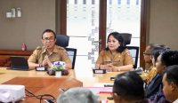 Wali Kota Denpasar, I Gusti Ngurah Jaya Negara membuka secata resmi Focus Group Discussion (FGD) bagi para Kepala Pasar Desa se-Kota Denpasar di Ruangan Sewaka Kertaloka, Gedeng Sewaka Dharma Lumintang, Senin (9/9/2024). Foto: dok/ Pemkot Denpasar