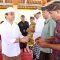 Wali Kota Denpasar, I Gusti Ngurah Jaya Negara menyerahkan secara simbolis Kartu BPJS Ketenagakerjaan bagi Klian Adat se-Kota Denpasar, Jumat (13/9/2024). Foto: dok/Pemkot Denpasar
