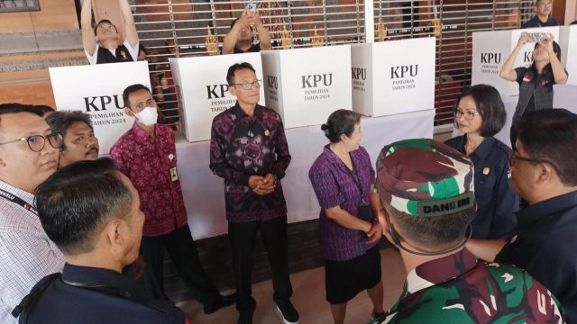 Suasana peninjauan TPS oleh Forkompidan jelang H-1 Pencoblosan. Foto: dok/Pemkot Denpasar