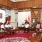 Sang Made Mahendra Jaya, saat menerima Presiden Dewan Dunia untuk Pengobatan Pencegahan (WOCPM), dr. Deby Susanti Vinski, di Jaya Sabha, Denpasar, Rabu (6/11/2024). Foto: dok/Pemprov Bali