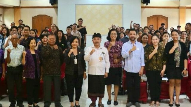 Pelaksanaan sosialisasi UMK Tahun 2025 yang digelar Dinas Tenaga Kerja dan Sertifikasi Kompetensi di Gedung Shanti Graha Denpasar pada Jumat (20/12/2024). Foto: dok/Pemkot Denpasar